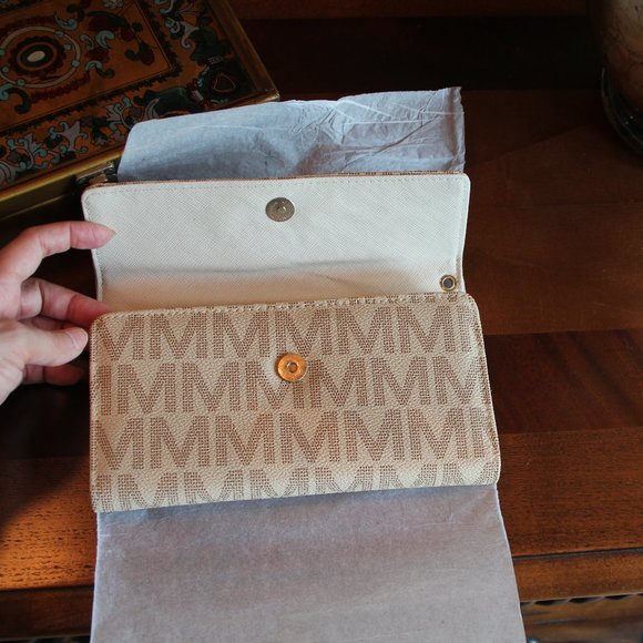 NWT Milan Wallet - Picture 6 of 10